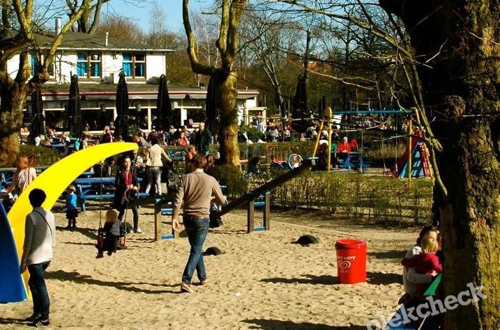 Speeltuin Groot Melkhuis in het Vondelpark Amsterdam