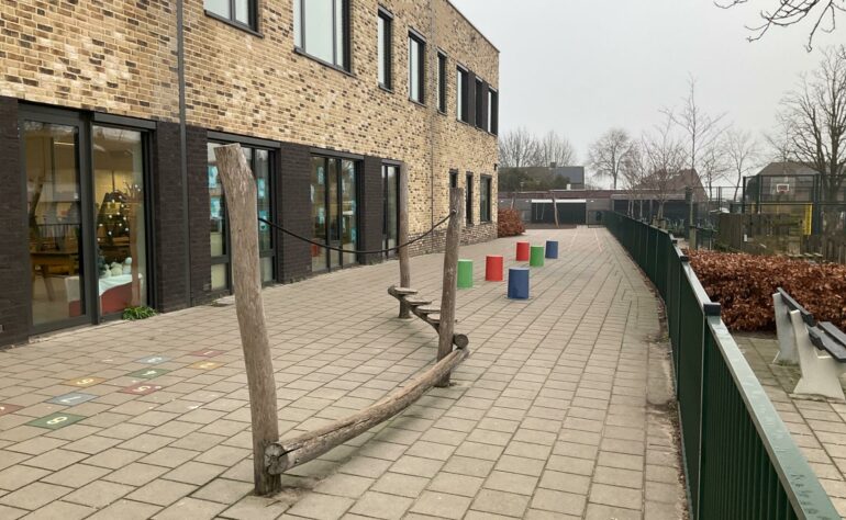 6A Dorpsweg 81 (openbaar schoolplein MFC Hoogblokland)