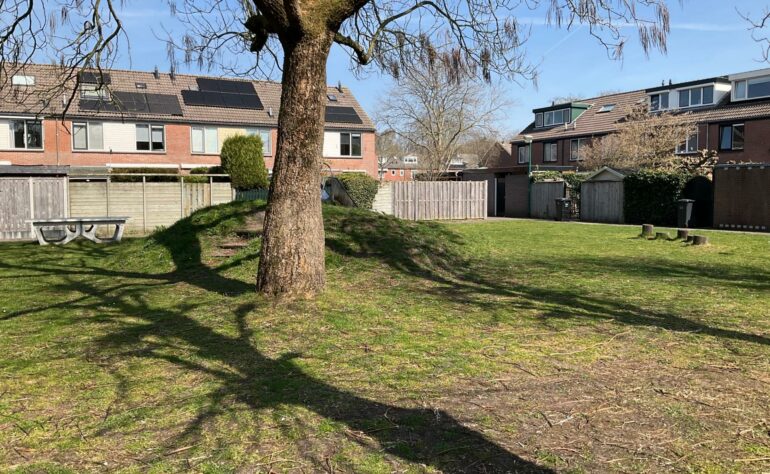 Schakel  88 ( achter de huizen)