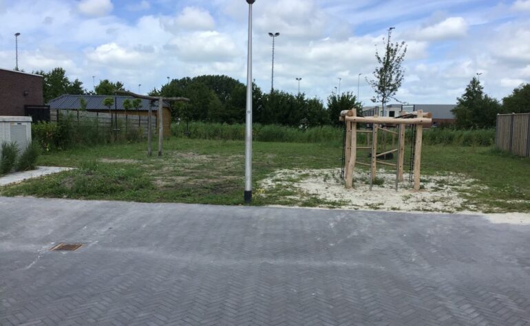 W56-06  De Fierljepper