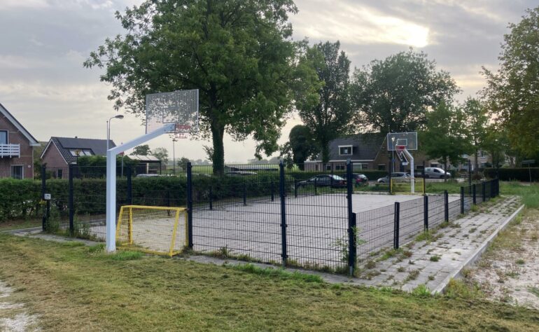 Lytse Dyk 17 9055 NC (voetbalkooi)