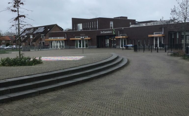 005 Chrysantstraat t/o 20 (Buurthuis de Kameleon)